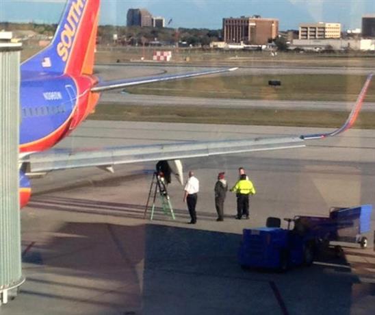 Máy bay chở 100 người 