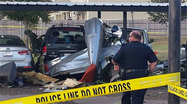 Máy bay chiến đấu thời Thế chiến II rơi tại Texas, 2 người thiệt mạng