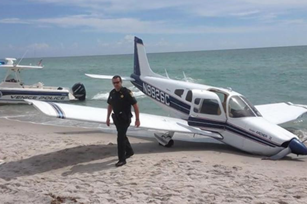 Máy bay rơi trúng đầu, một người đàn ông tử vong