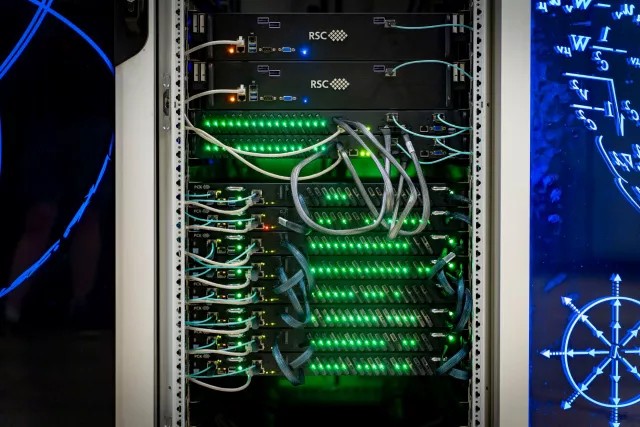 Xin mời làm quen với 'Govorun': Siêu máy tính Nga luôn mát dịu