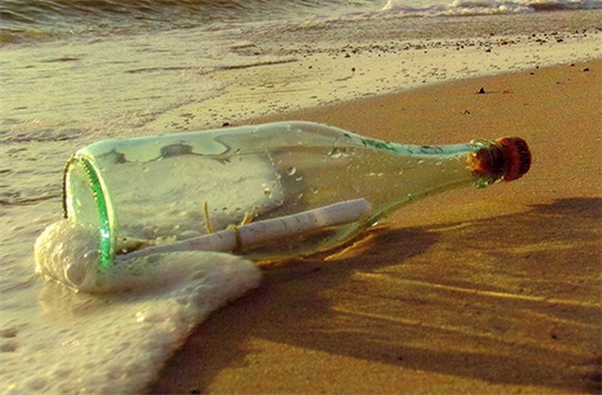 Phát hiện bức thư bí ẩn với ngôn ngữ kỳ lạ trong chai tại Nga