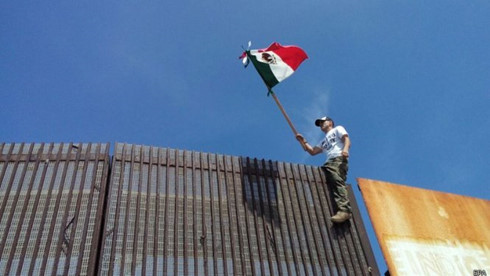 Ông Donald Trump muốn áp 20% thuế lên hàng hóa nhập khẩu từ Mexico