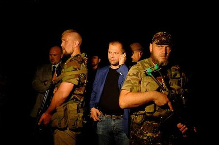 Tại sao quân ly khai Ukraina di dời thi thể nạn nhân?