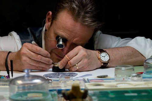 Đồng hồ họa tiết trống đồng giá 3 tỷ được làm như thế nào?