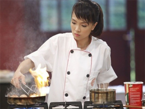 Nữ nhân viên ngân hàng 