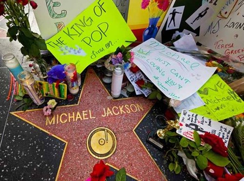 Bật mí về quá trình gắn sao trên Đại lộ danh vọng Hollywood