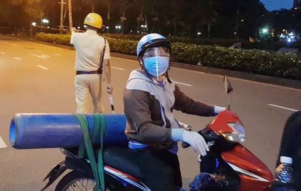 Ông bố ra đường giữa đêm mua bình oxy cứu con: Còn 1% hi vọng, tôi vẫn cố