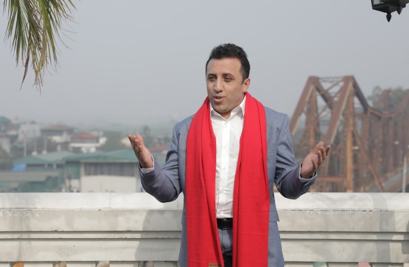 Chàng trai Thổ Nhĩ Kỳ Aslan Đức ra mắt MV độc đáo tại Việt Nam