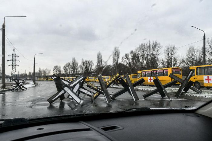 Ukraine đang ở ''giữa hai dòng nước''