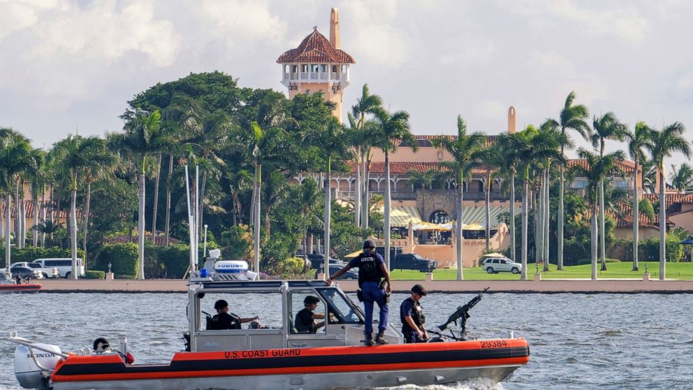 Mật vụ FBI đột kích tư dinh cựu Tổng thống Mỹ Donald Trump ở Florida