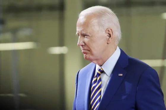 Nhiều thành viên cùng đảng với ông Biden phản đối quyết định gửi bom chùm cho Ukraine