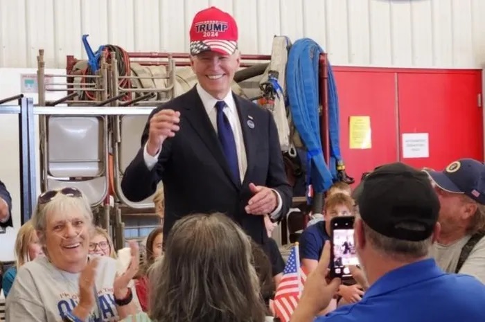 Nhà Trắng giải thích lý do ông Biden đội mũ ''Trump 2024''