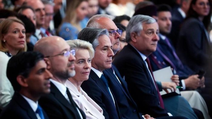 Hội nghị Tái thiết Ukraine: Mỹ viện trợ thêm 1,3 tỷ USD, EC nhận 'trách nhiệm đặc biệt' với Kiev, Tổng thống Zelensky đề xuất gì?