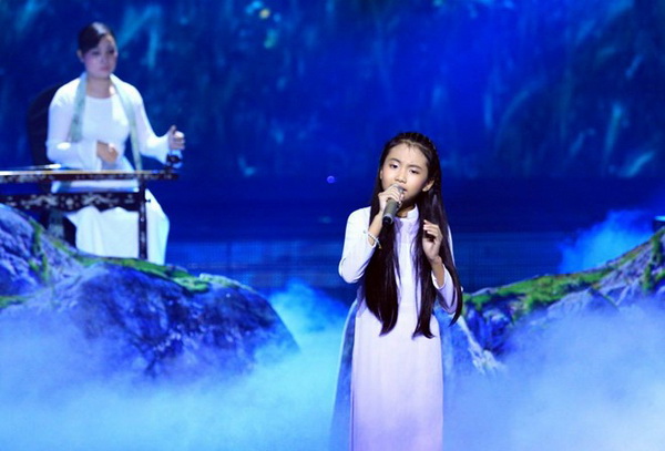 Phương Mỹ Chi chạy show Tết ở Nga