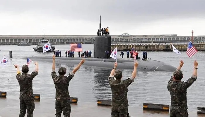 Tàu ngầm hạt nhân Mỹ đến Hàn Quốc ngay sau khi Triều Tiên phóng vệ tinh