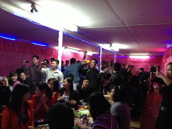 Công nhân may đón tết 2013