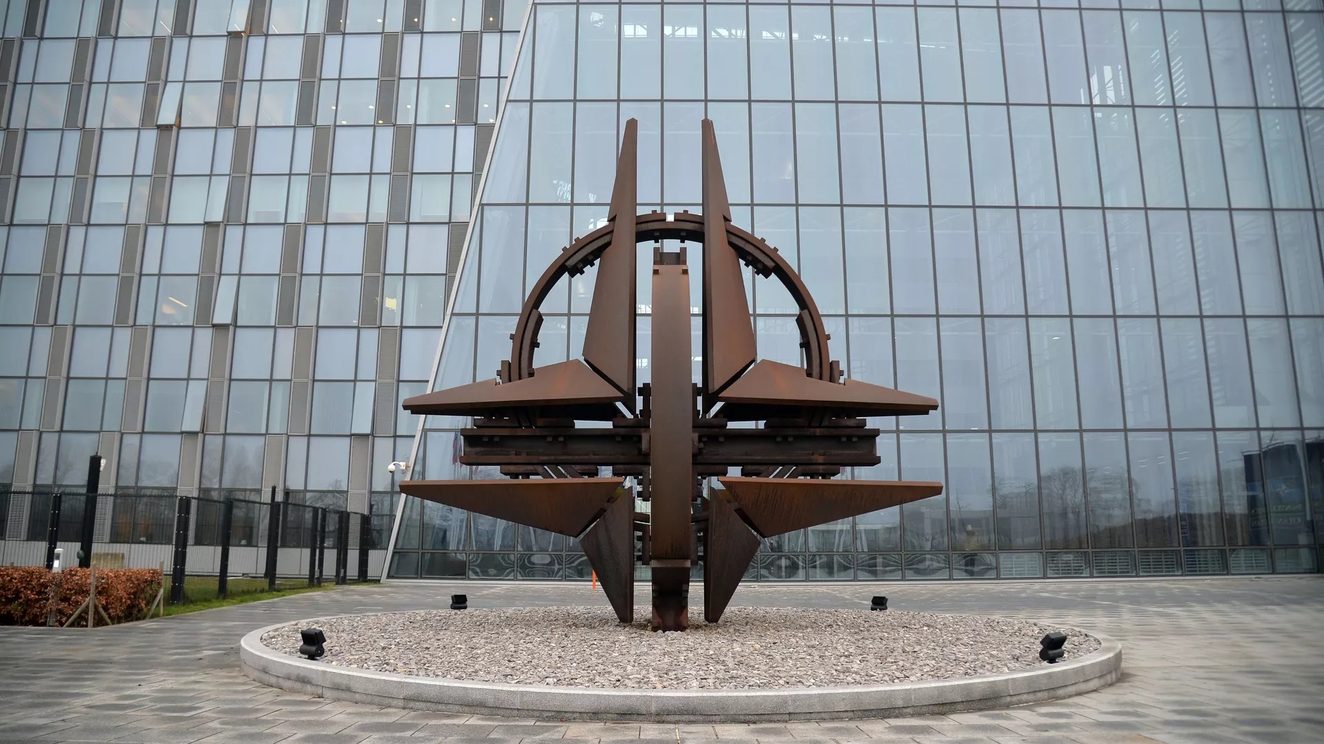 Ba Lan đã nhận ra sự yếu kém của NATO nằm ở chỗ nào