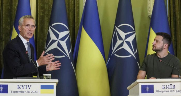 NATO tăng sản xuất vũ khí cho Ukraine: BTQP Anh, Pháp tới Kiev bàn về viện trợ quân sự
