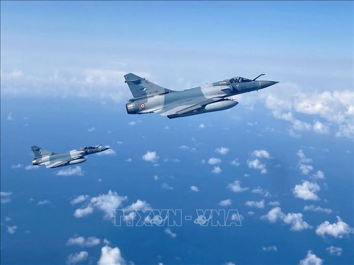 NATO lần đầu thực thi sứ mệnh giám sát bầu trời ngay sát cửa ngõ của Nga