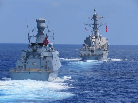 NATO nội loạn vẫn ra uy với Nga