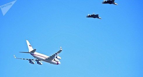 Xem đội hình tiêm kích Su-57 bám sát, hộ tống chuyên cơ của Tổng thống Nga Putin