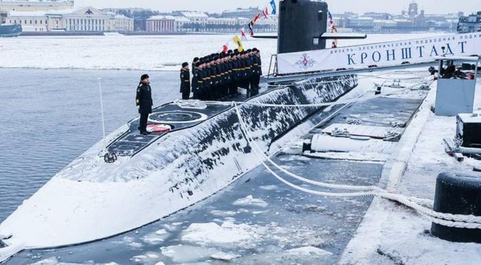 Tàu ngầm Kronshtadt gia nhập hải quân Nga