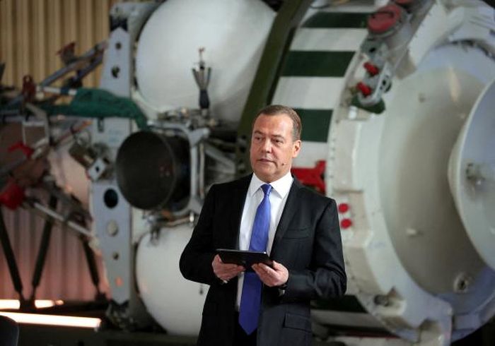 Ông Medvedev: Nga sẽ cần đưa quân trở lại Kiev