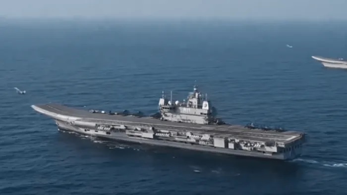 Khoảnh khắc tiêm kích MiG-29 do Nga sản xuất cất cánh từ tàu sân bay Ấn Độ