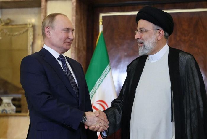 Nga-Iran bắt tay ''phá vòng kim cô'', thách thức bất kỳ sự can thiệp nào của phương Tây?