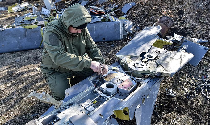 Kỹ thuật viên Nga 'mổ xẻ' tên lửa Anh viện trợ cho Ukraine