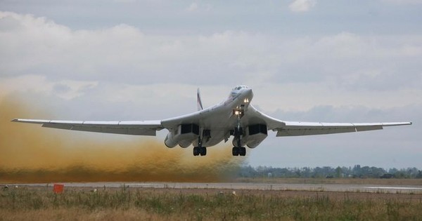 Phi đội máy bay ném bom Tu-160 của Nga tuần tra 10 giờ đồng hồ ở Bắc Băng Dương