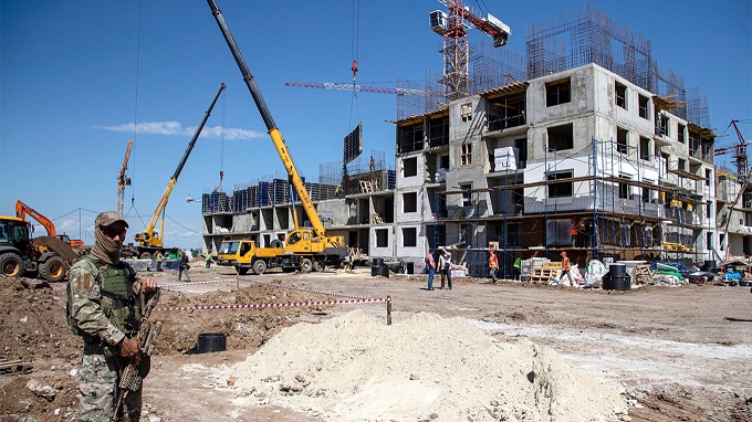 Hơn 5 tháng sau khi kiểm soát, Nga đang khôi phục thành phố Mariupol ra sao?