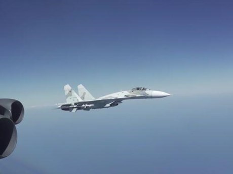 Nga điều 8 máy bay chiến đấu chặn phi đội ''pháo đài bay'' B-52 của Mỹ