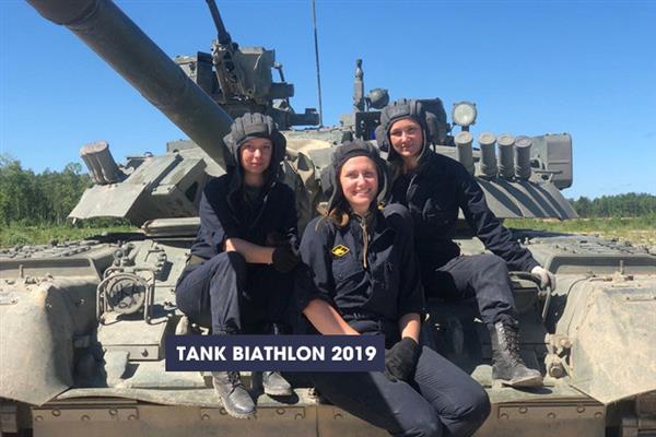 Nga mang T-80 cùng kíp lái nữ tham gia đua tăng Tank Biathlon