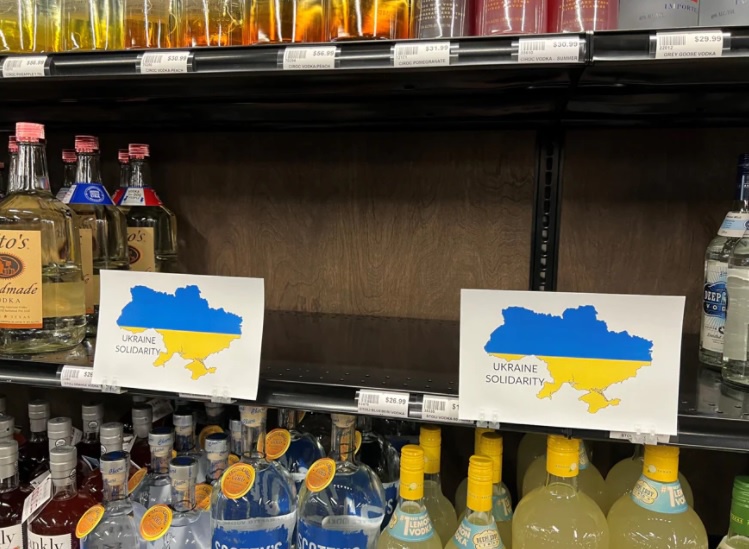 Vodka Nga bị cấm bán ở các bang của Mỹ vì chiến dịch quân sự ở Ukraine