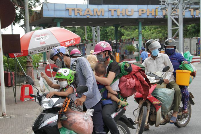 Hai người đi xe máy từ Bình Dương về Nghệ An dương tính SARS-CoV-2