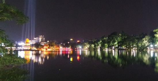 Video: Say đắm bản tình ca Nga trên phố đi bộ Hà Nội