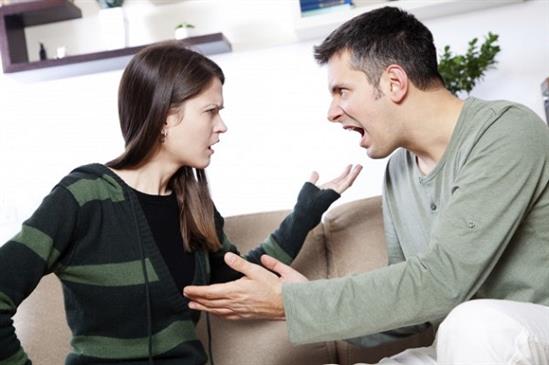 Sốc vì bắt quả tang chồng ngoại tình nhưng bị chồng 
