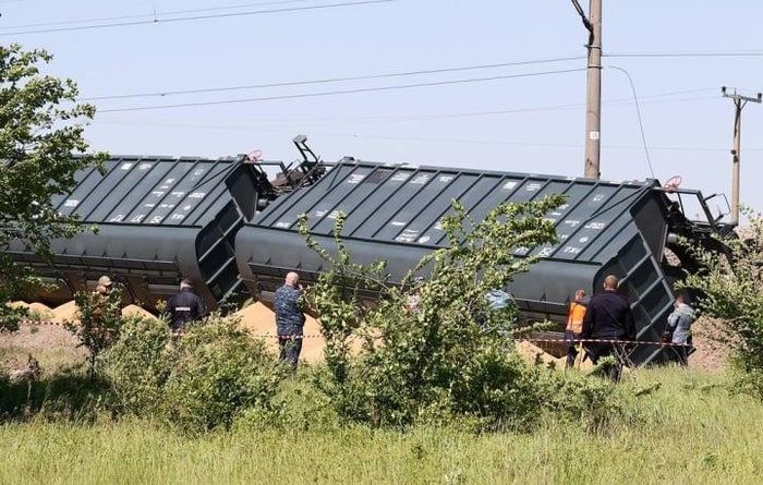 Tàu chở ngũ cốc trật bánh ở Crimea, nghi do phá hoại