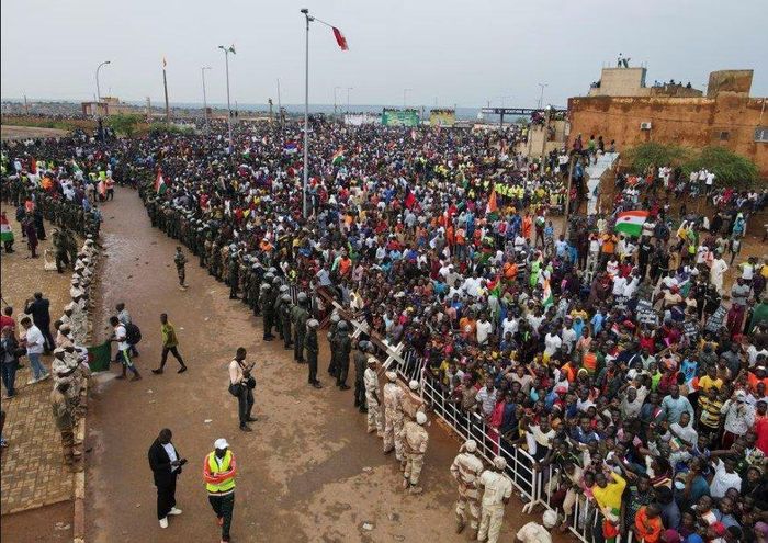 Diễn biến mới ở Niger: Hàng nghìn người gây bất ngờ gần căn cứ quân sự Pháp