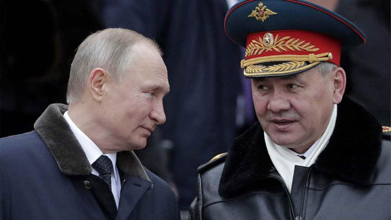 Những người thổi lửa bên tai ông Putin