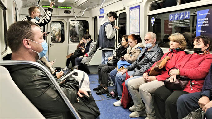 Người Việt ở Nga trong cơn bão kép