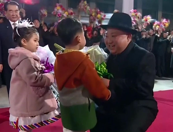 Người Triều Tiên bật khóc khi đón ông Kim Jong-un từ Nga về nước