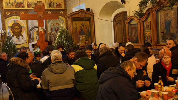 Bữa ăn ấm lòng người vô gia cư ở Matxcova