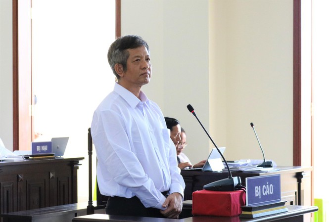 Giám đốc ngân hàng 'vẽ đường' cho doanh nghiệp chiếm đoạt 325 tỷ đồng
