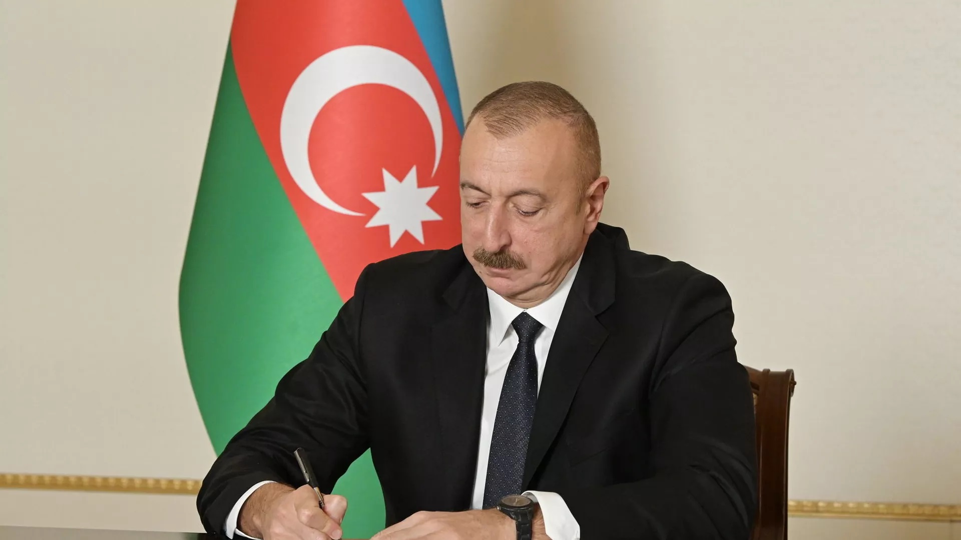 Azerbaijan đàn áp phóng viên Sputnik - 