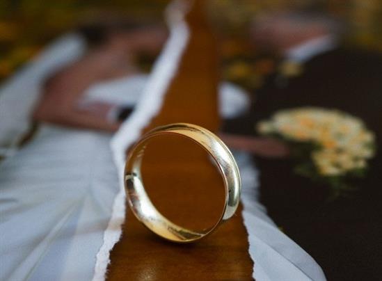 Hai năm sau ngày kết hôn, tôi phải nuốt nước mắt tháo nhẫn cưới