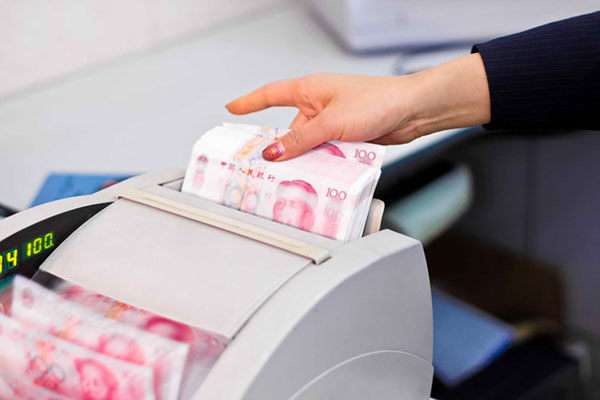 Nhân dân tệ tiếp tục mất giá, USD trong nước lặng sóng