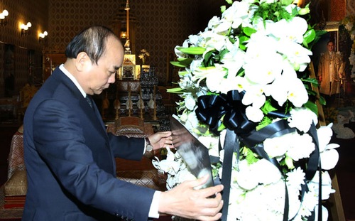 Lần đầu Thủ tướng đi công tác bằng máy bay thương mại