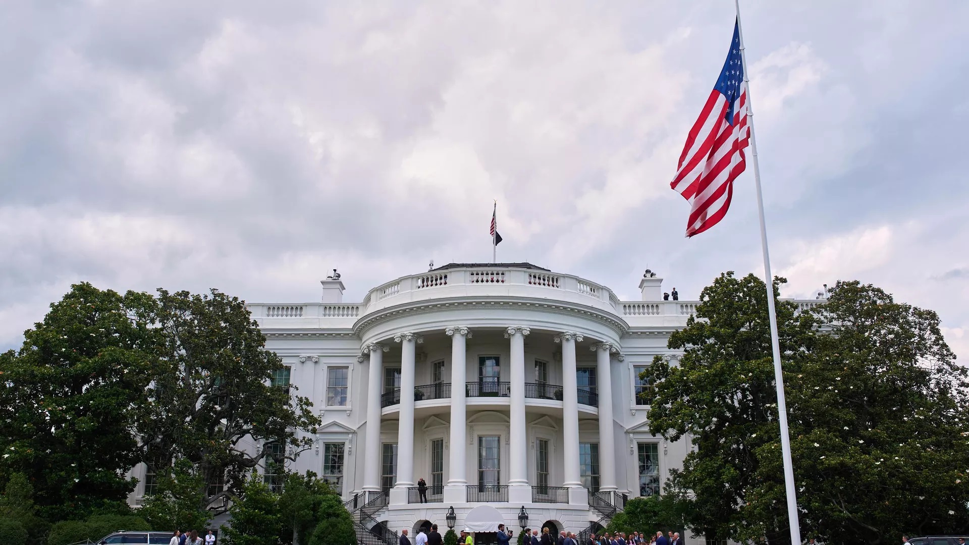 Tổng thống Mỹ Trump công bố tổ chức trận đấu UFC ngay tại Nhà Trắng